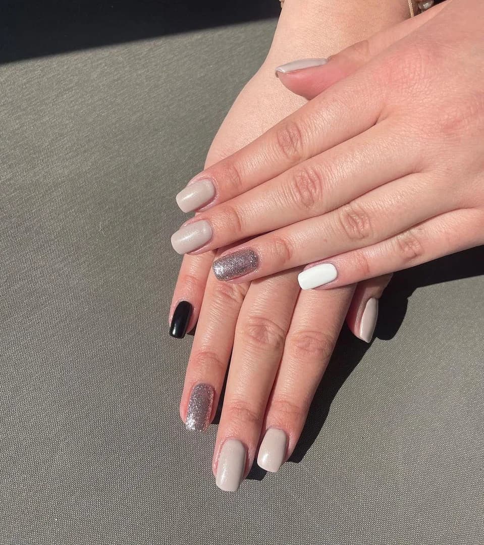 Manicure / Pedicure