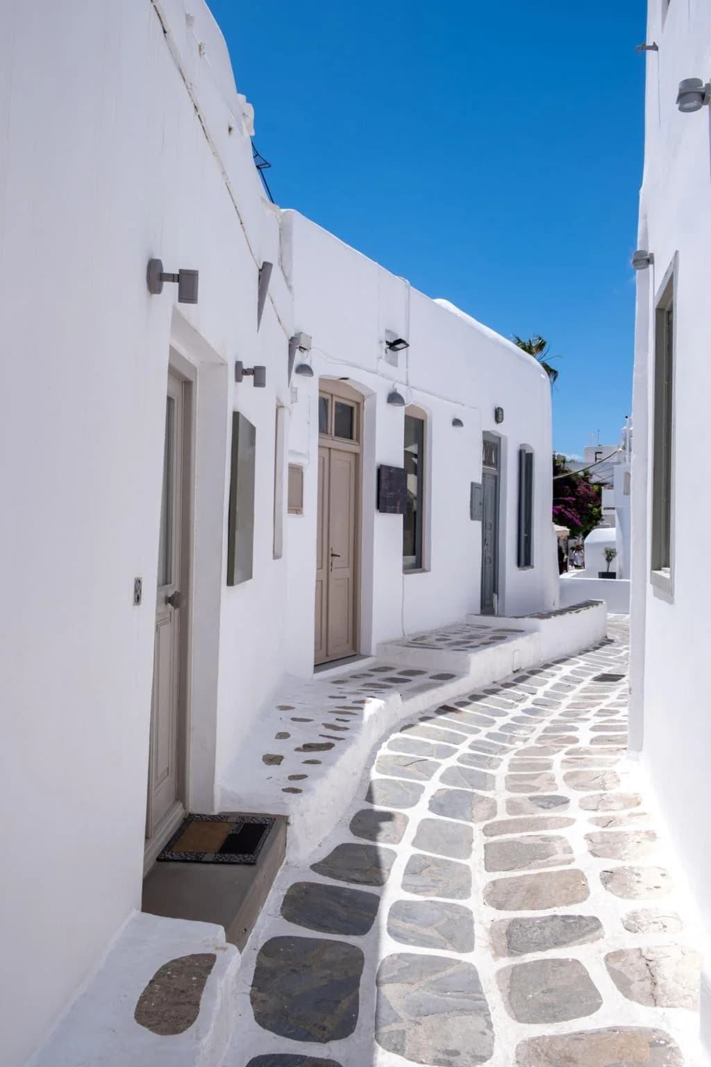 From Arrival to Departure: Your Perfect Mykonos Flow